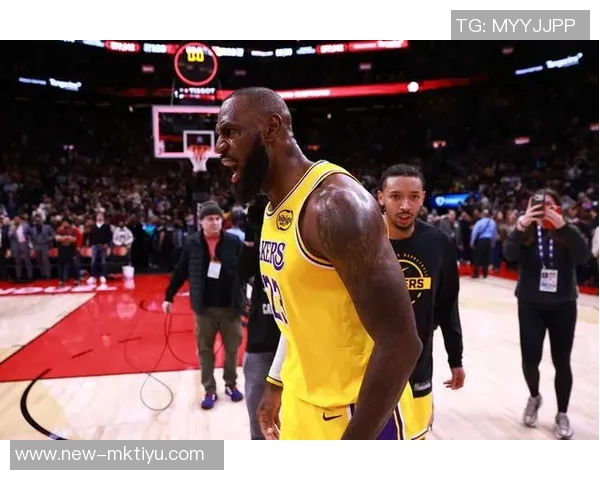 詹姆斯昨战未获罚球机会三四次明显犯规未被裁判判罚引发争议